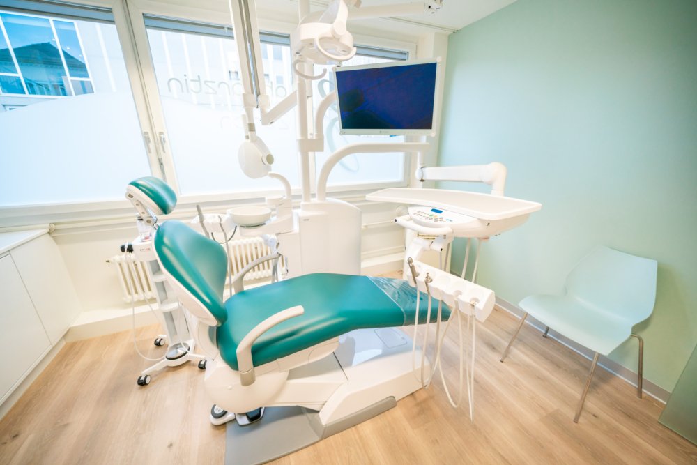 Schonende, moderne, einfühlsame Zahnmedizin: Zahnärztin Zürich - Zahnarztpraxis beim HB Zürich - Telefon 044 221 41 41