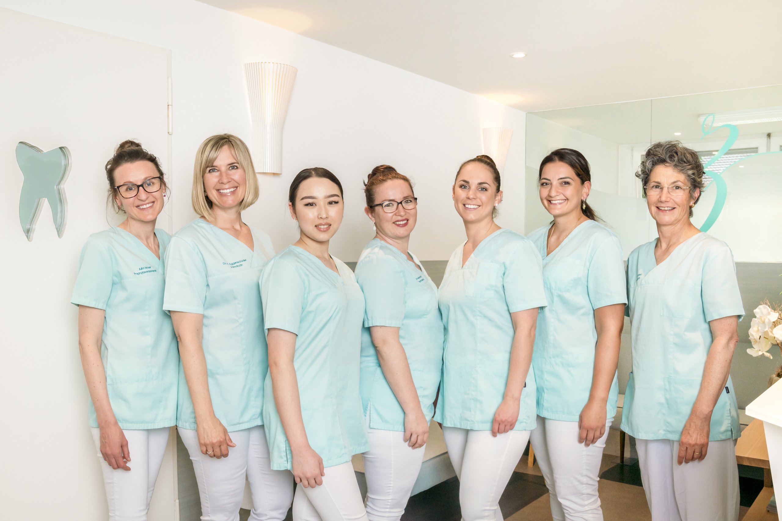 Zahnärztin Zürich - Zahnarztpraxis beim HB - Schweizergasse 8 8001 Zürich - Telefon 044 221 41 41